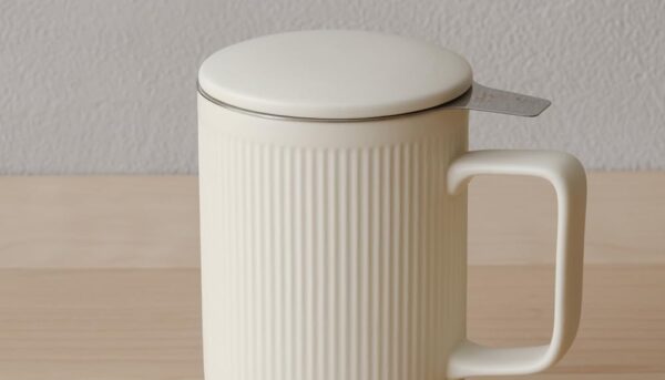 WENSHUO Ceramic Tea Infuser Cup with Stainless Steel Brewing Basket and Lid, Perfect for Steeping Floral Teas, Large Capacity, 20oz, Matte Crème