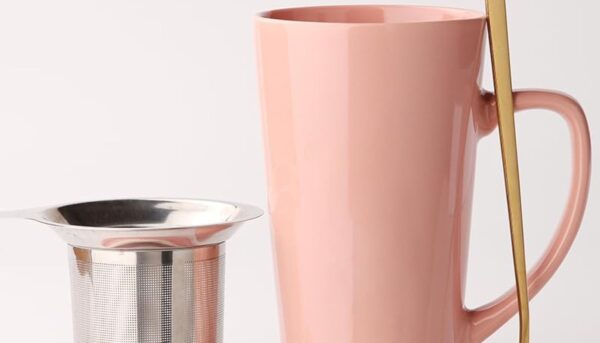 MIWARE 15 Ounce Porcelain Tea Mug with Infuser, Lid and Spoon, Loose Leaf Tea Cup (Pink)